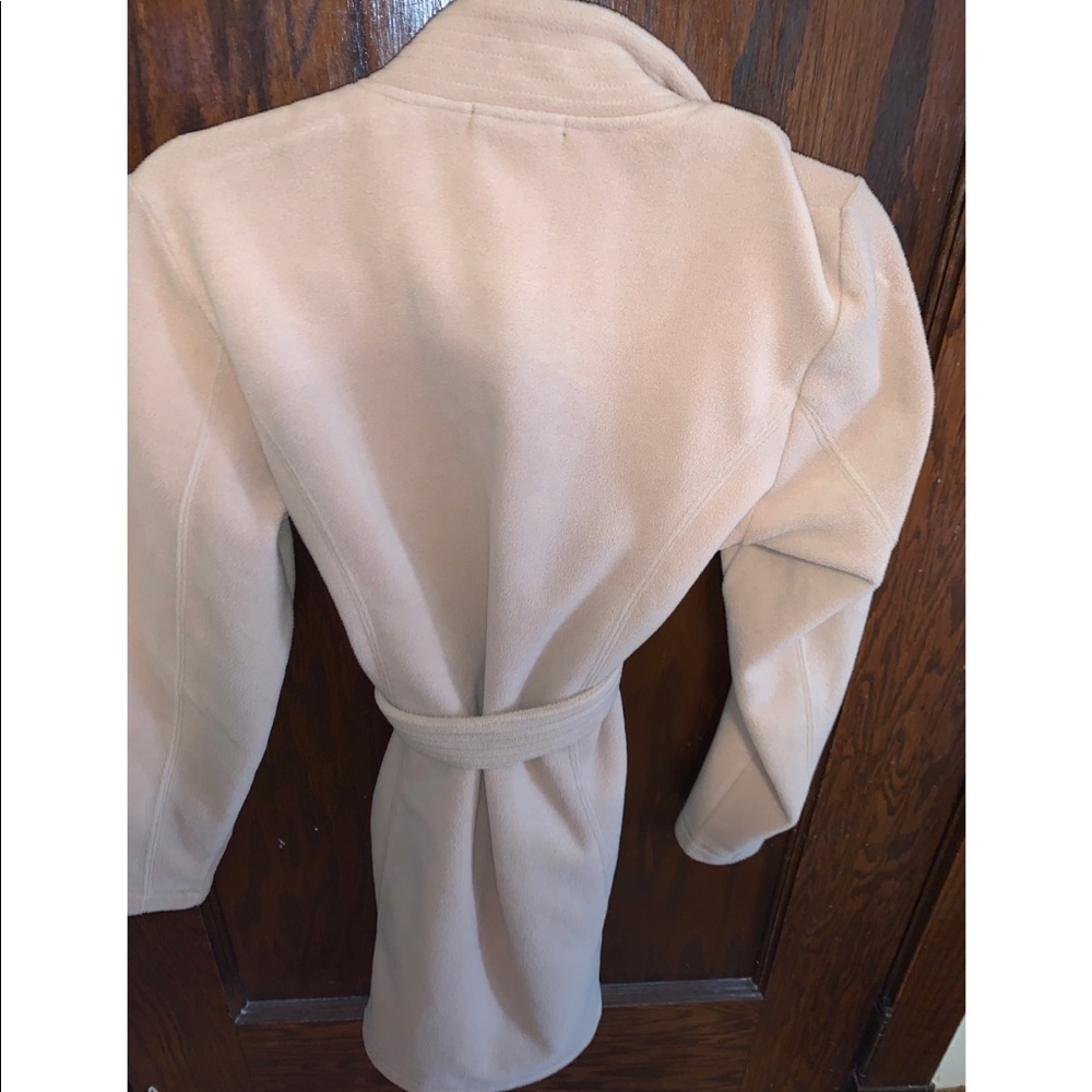 coat - Picture 2 of 2